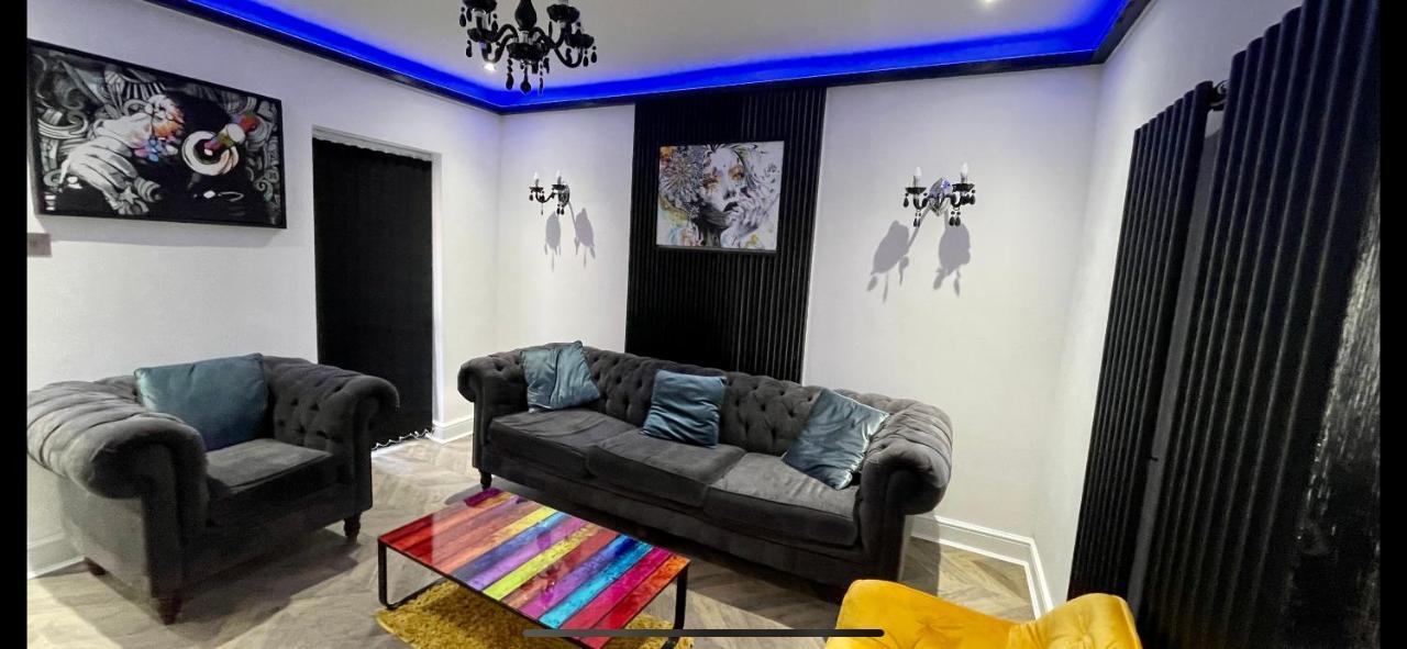 4 Bed 4 Bath House With Free Parking, 5 Mins To Lfc And 15 Mins To City Centre リヴァプール エクステリア 写真