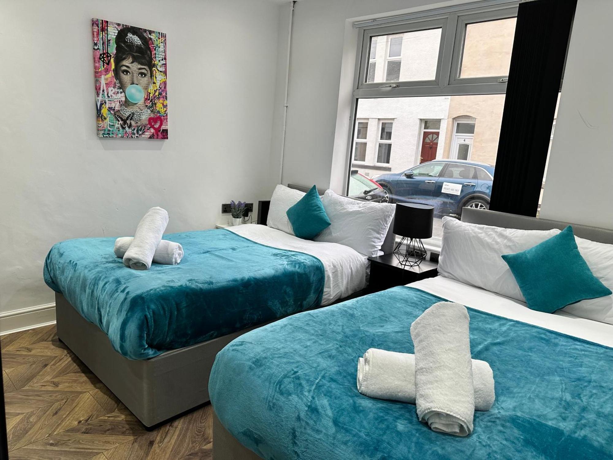 4 Bed 4 Bath House With Free Parking, 5 Mins To Lfc And 15 Mins To City Centre リヴァプール エクステリア 写真