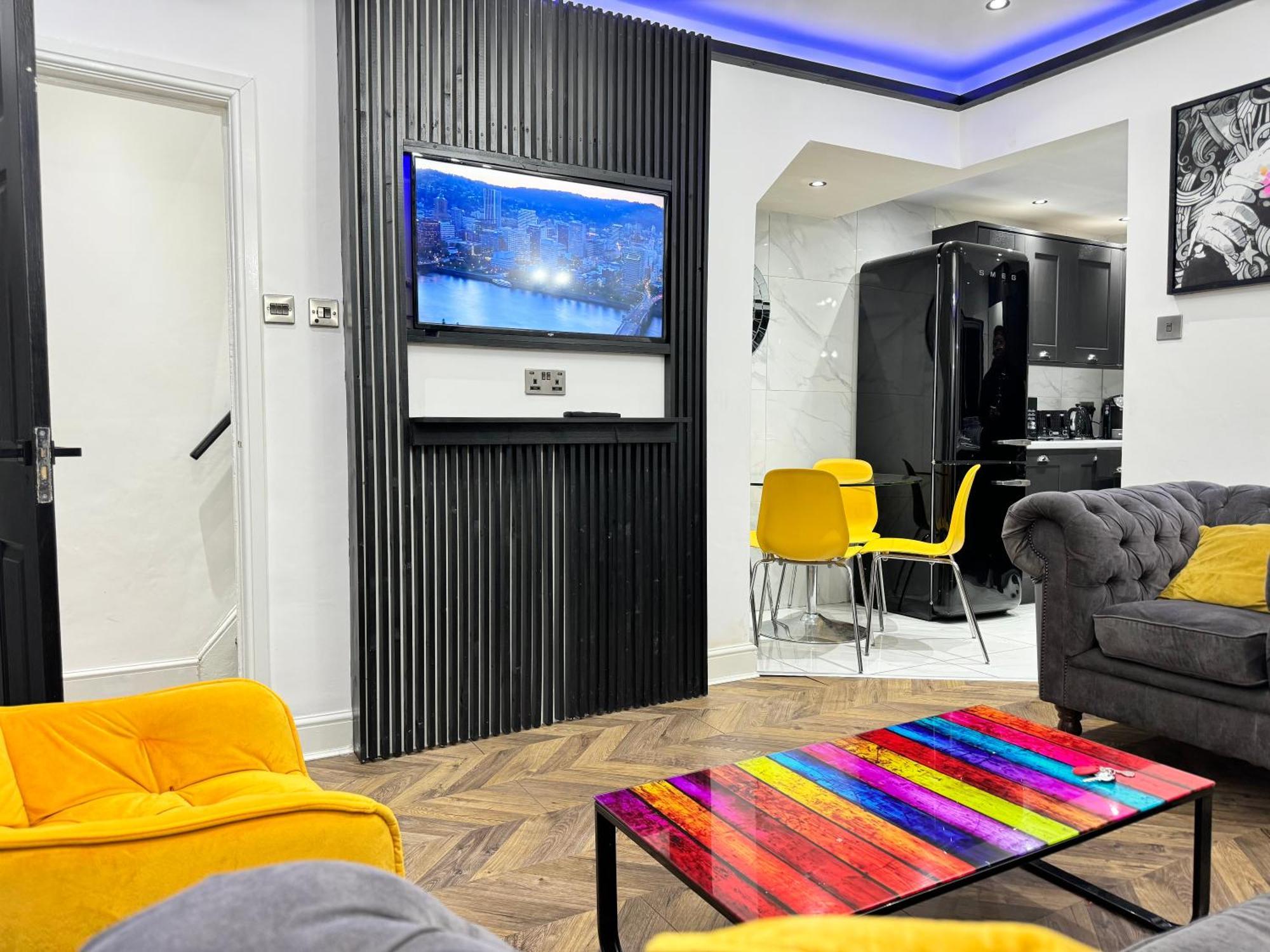 4 Bed 4 Bath House With Free Parking, 5 Mins To Lfc And 15 Mins To City Centre リヴァプール エクステリア 写真