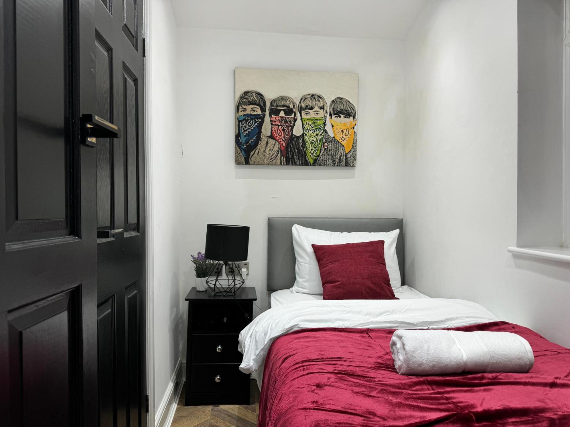 4 Bed 4 Bath House With Free Parking, 5 Mins To Lfc And 15 Mins To City Centre リヴァプール エクステリア 写真